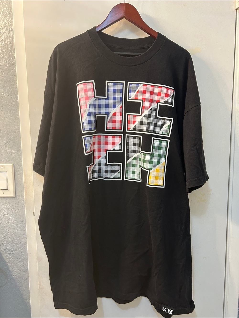 HAWAII’S FINEST 4X Black Tee with Palaka Print June 2021, Sz 4X